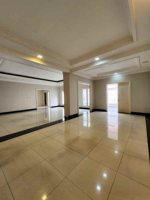 dijual rumah jalan raya bangka kemang