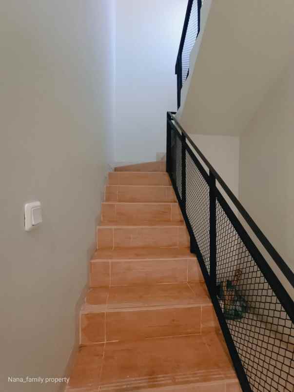 dijual rumah jalan raya bintaro