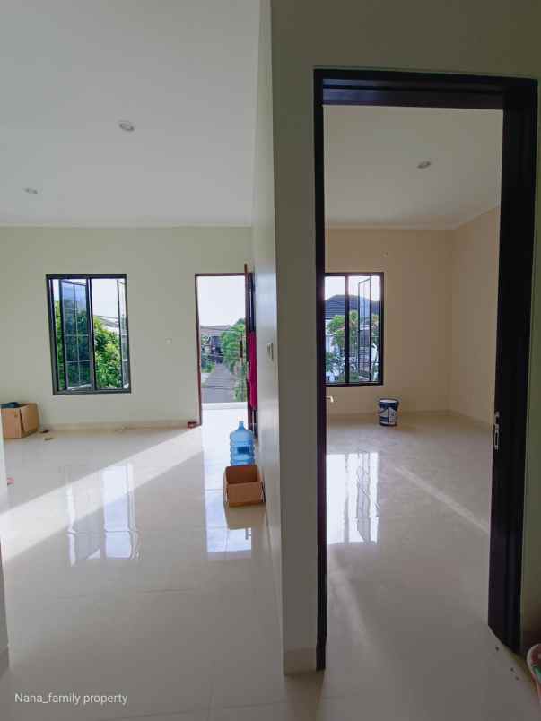 dijual rumah jalan raya bintaro