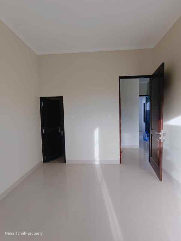 dijual rumah jalan raya bintaro