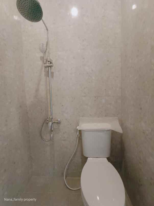 dijual rumah jalan raya bintaro