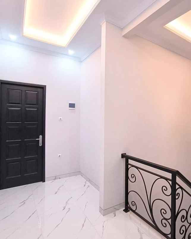 dijual rumah jalan raya jati padang jakarta