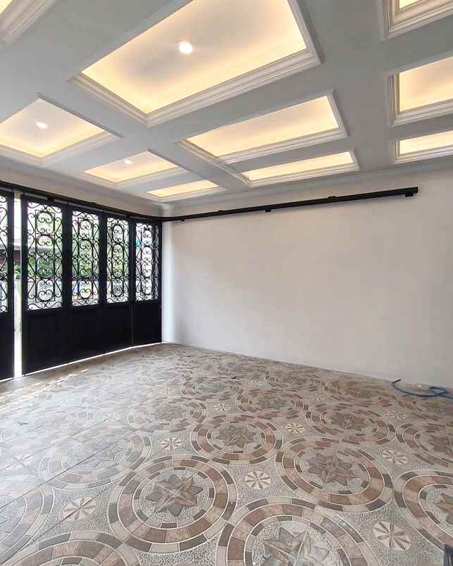 dijual rumah jalan raya jati padang jakarta