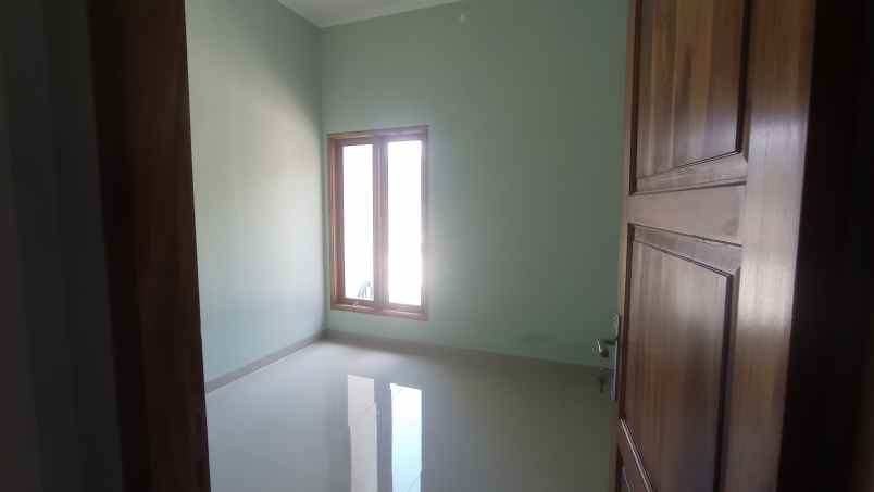 dijual rumah jalan raya kalibar