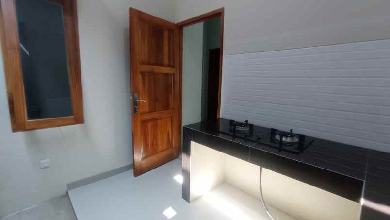 dijual rumah jalan raya kalibar