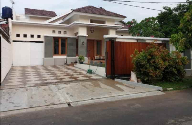 dijual rumah jalan raya komplek bintaro