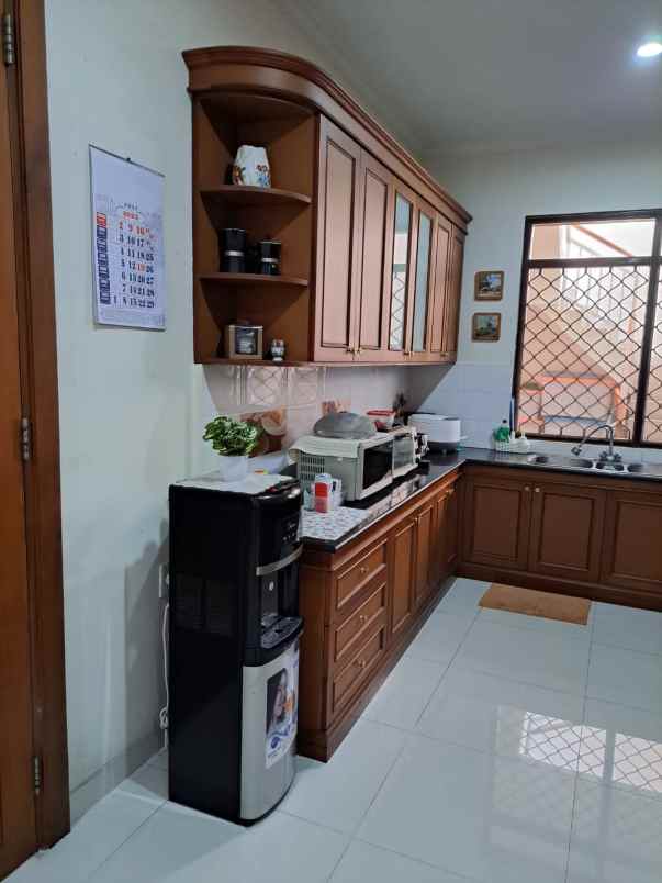 dijual rumah jalan raya komplek bintaro