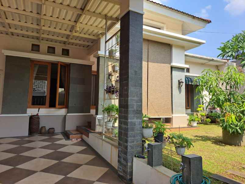 dijual rumah jalan raya komplek bintaro