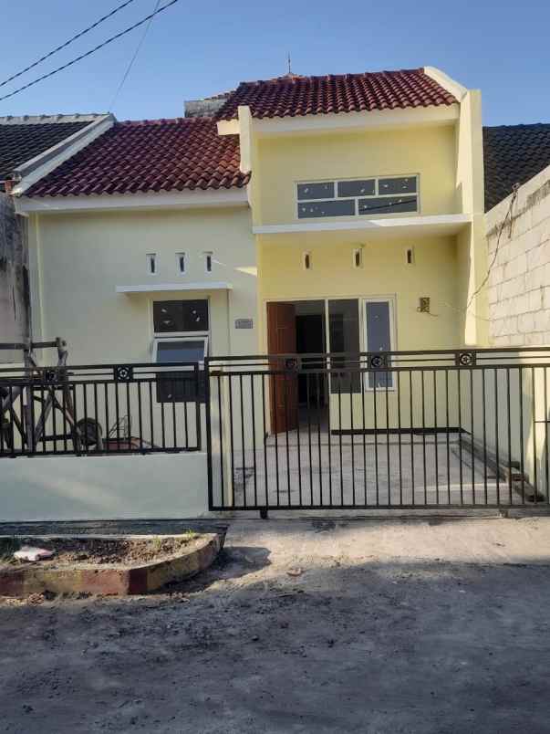 dijual rumah jalan raya krian sidoarjo