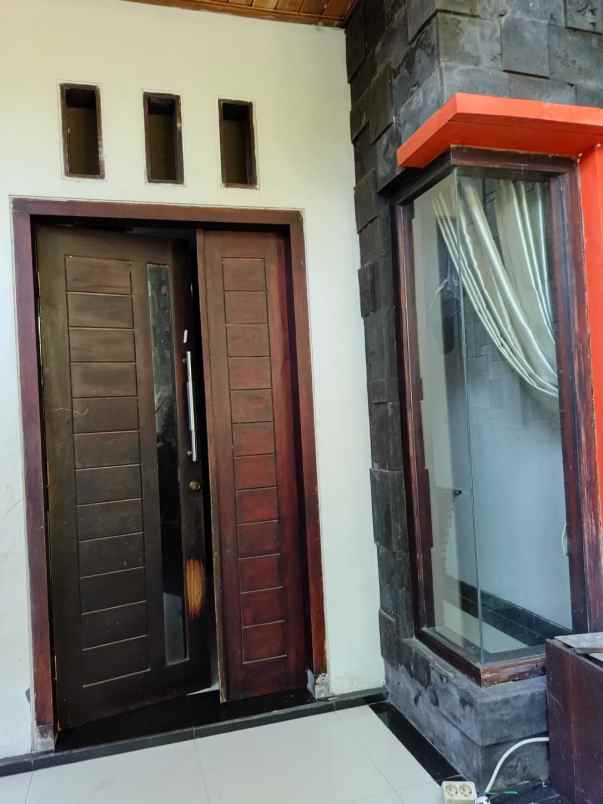 dijual rumah jalan raya muding