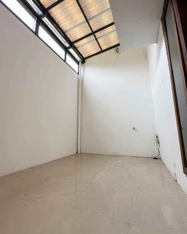 dijual rumah jalan raya pondok cabe