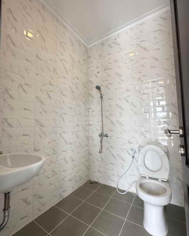 dijual rumah jalan raya pondok cabe