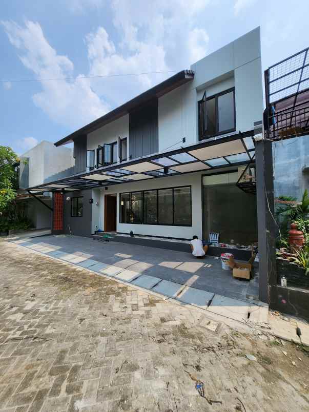 dijual rumah jalan raya rc veteran