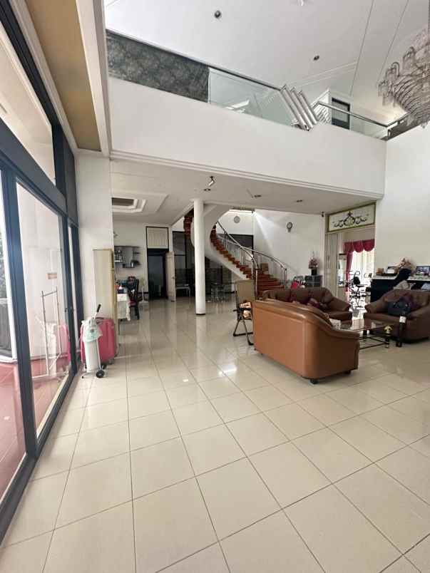 dijual rumah jalan raya satelit