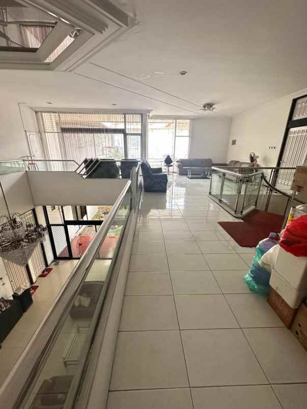 dijual rumah jalan raya satelit