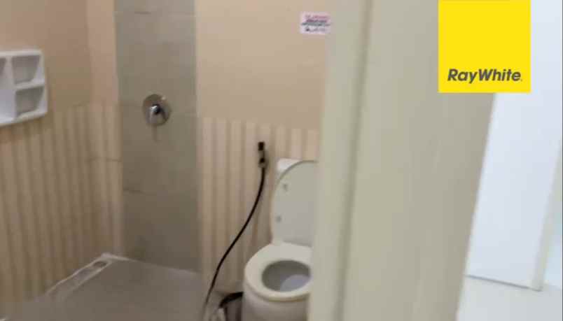 dijual rumah jalan royal residence