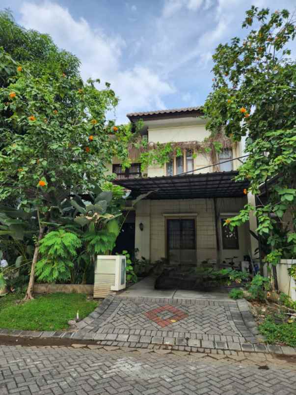 dijual rumah jalan royal residence