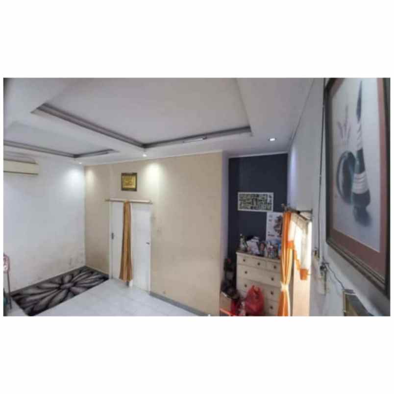 dijual rumah jalan sanaan kademangan