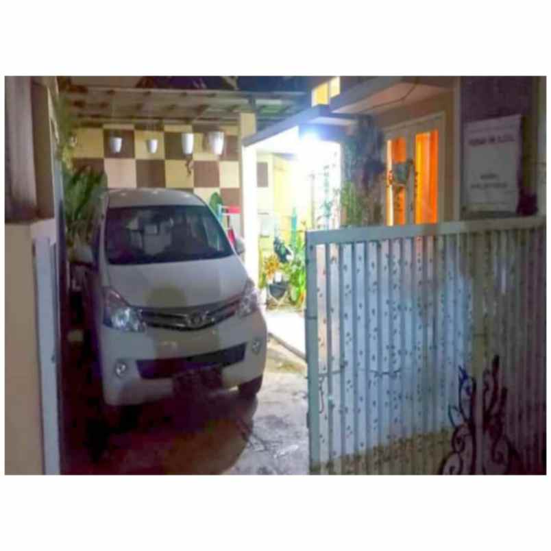 dijual rumah jalan sanaan kademangan