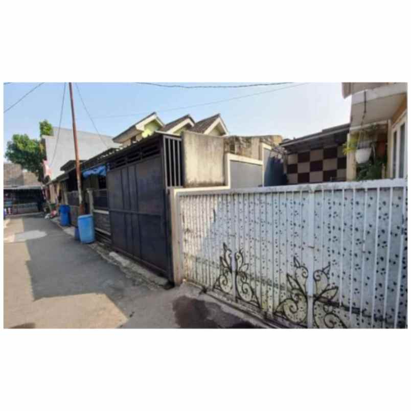 dijual rumah jalan sanaan kademangan