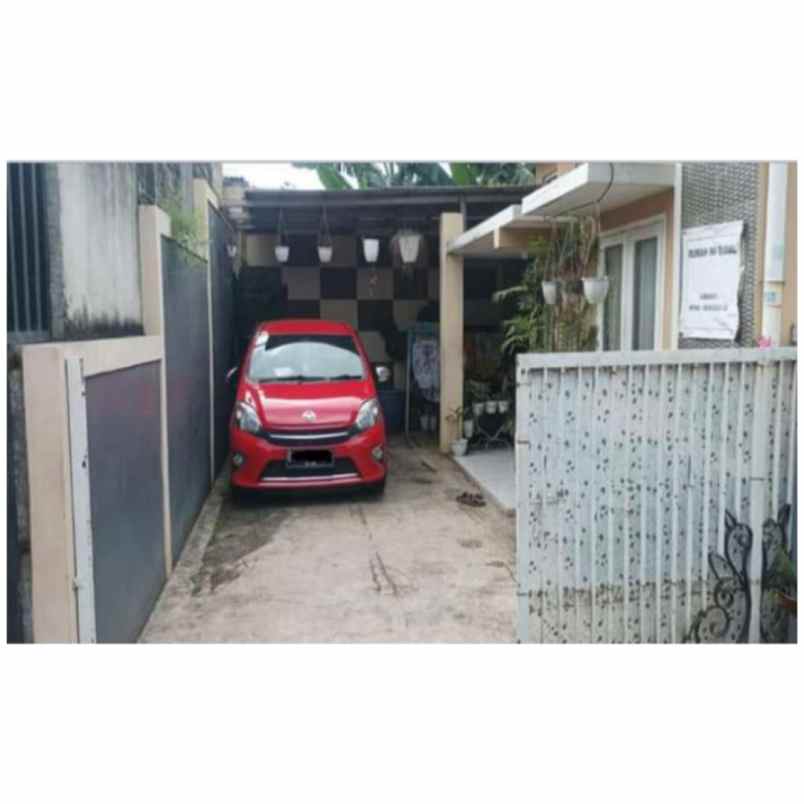 dijual rumah jalan sanaan kademangan