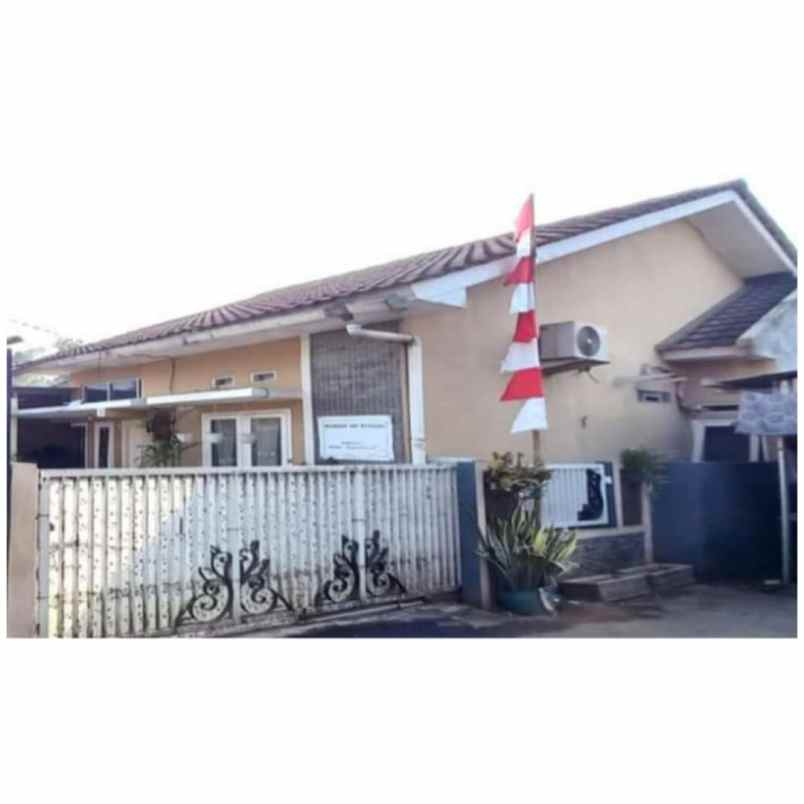 dijual rumah jalan sanaan kademangan