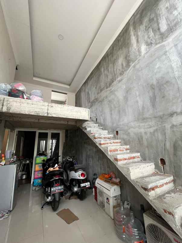 dijual rumah jalan teluk bayur arjosari