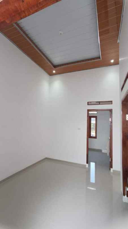 dijual rumah jalan tirtaria