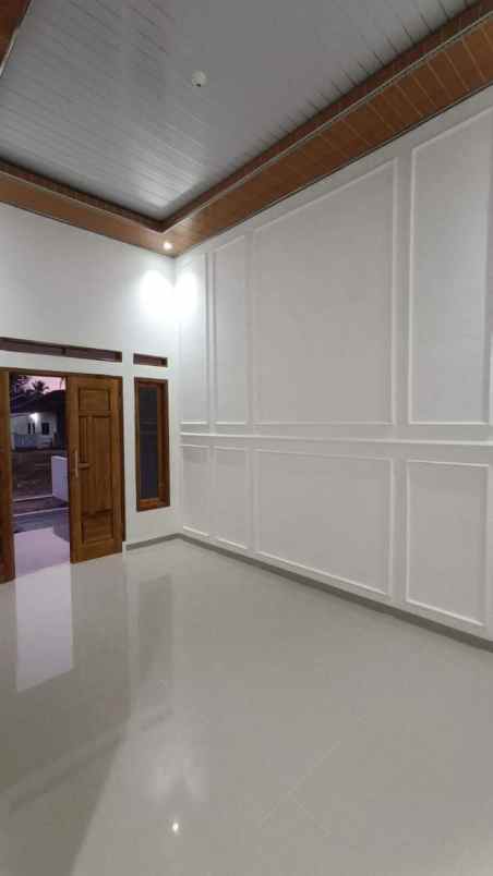 dijual rumah jalan tirtaria