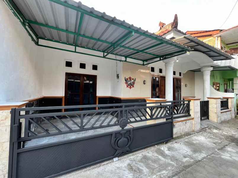 dijual rumah jambidan