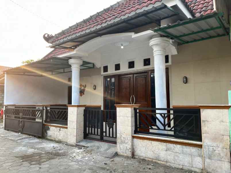 dijual rumah jambidan