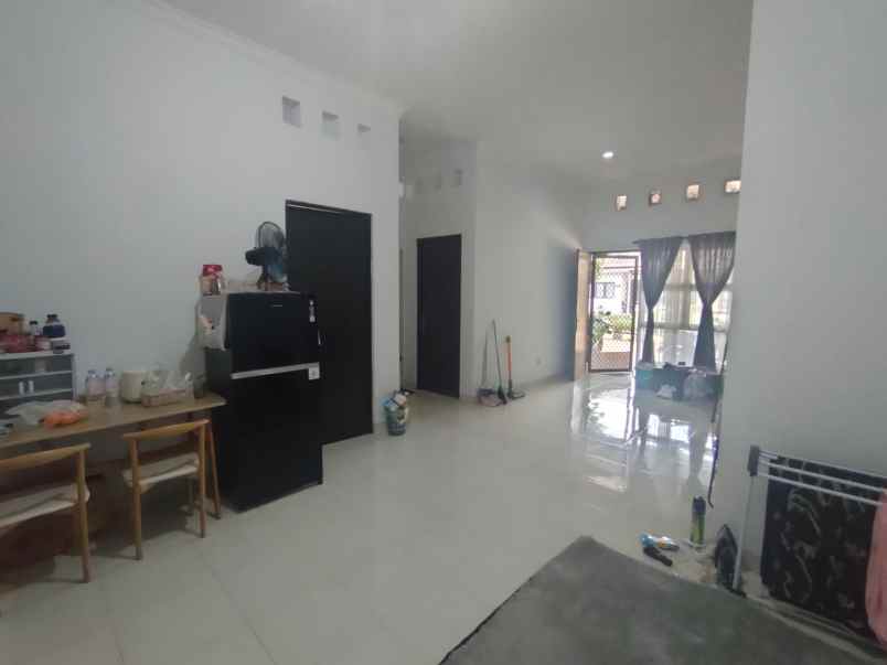 dijual rumah jatiwaringin