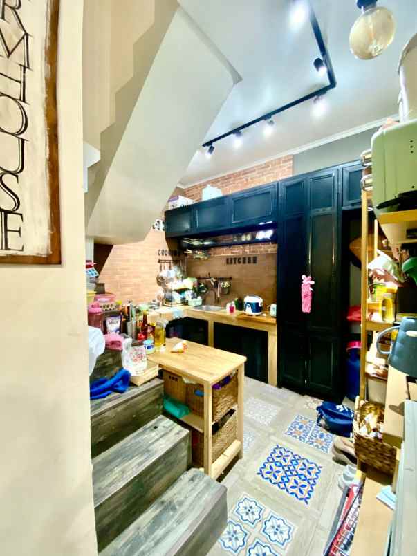 dijual rumah jl banjarsari antapani