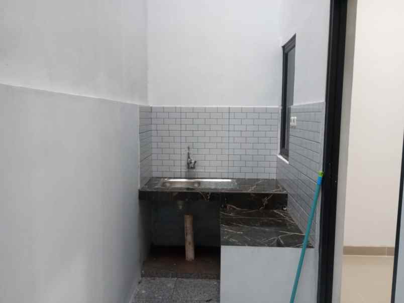 dijual rumah jl cijantung pasar rebo