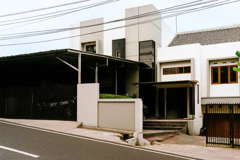 dijual rumah jl cisaranten