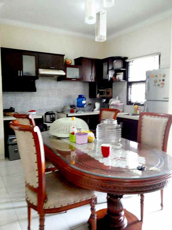 dijual rumah jl cisaranten