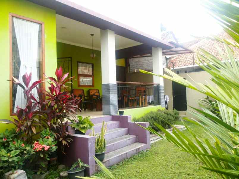 dijual rumah jl cisaranten