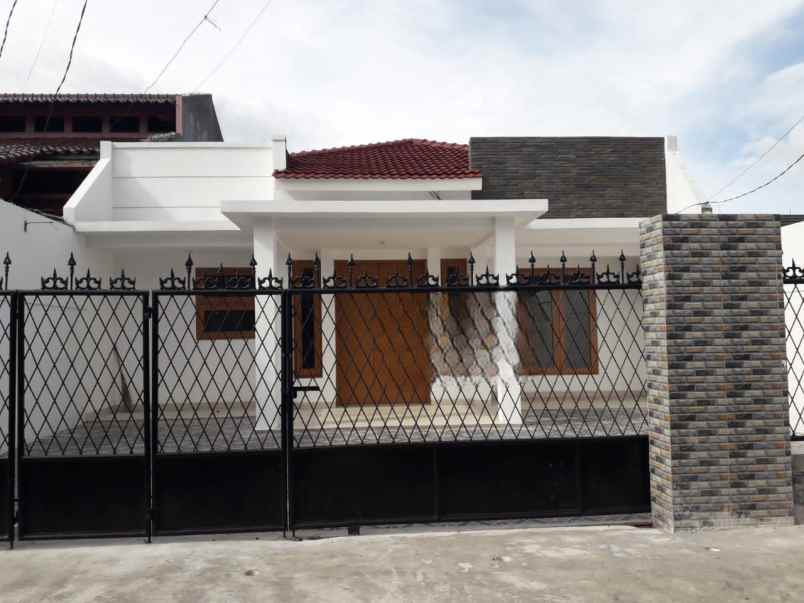 dijual rumah jl damai petukangan