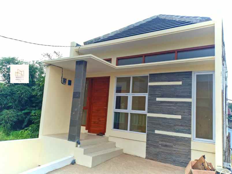 dijual rumah jl griya pos giro cinunuk