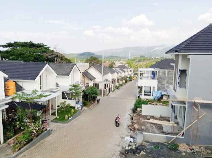 dijual rumah jl indtrokilo 10 lawang malang