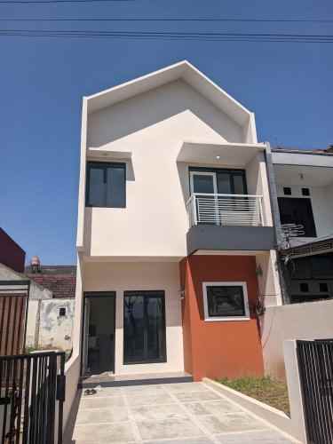 dijual rumah jl inten bahagia iii