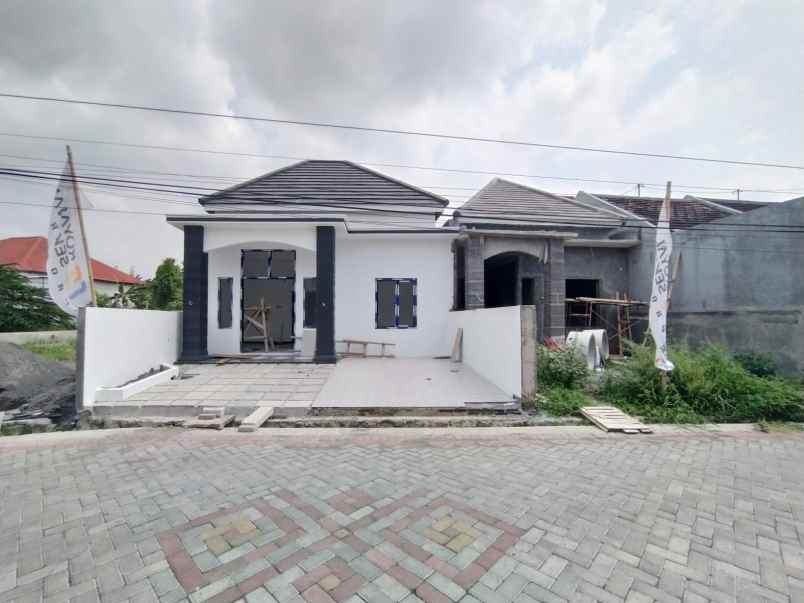 dijual rumah jl kalicari