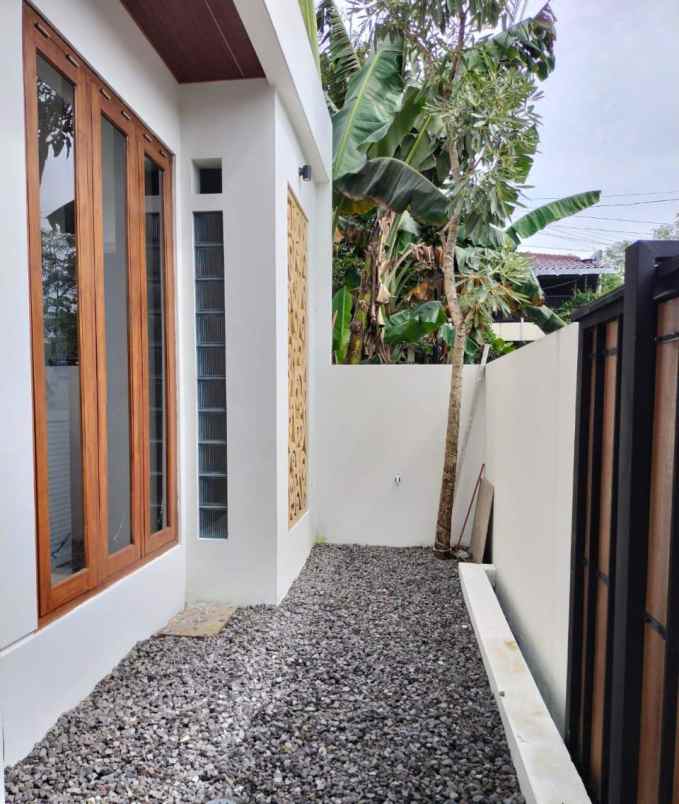 dijual rumah jl kaliurang km 12 5