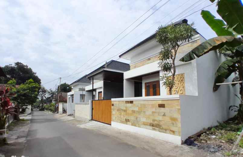 dijual rumah jl kaliurang km 12 5