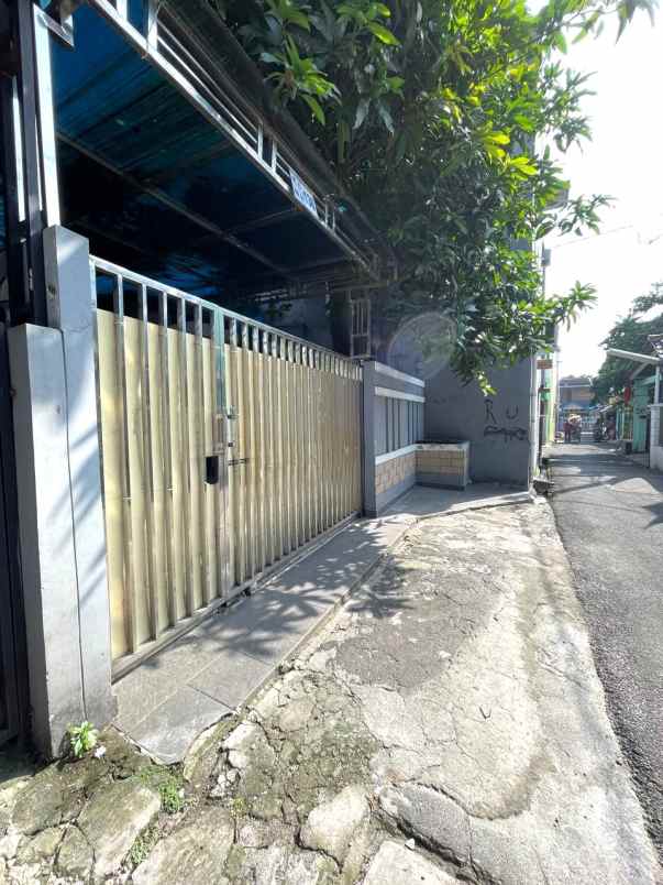 dijual rumah jl masjid al huda