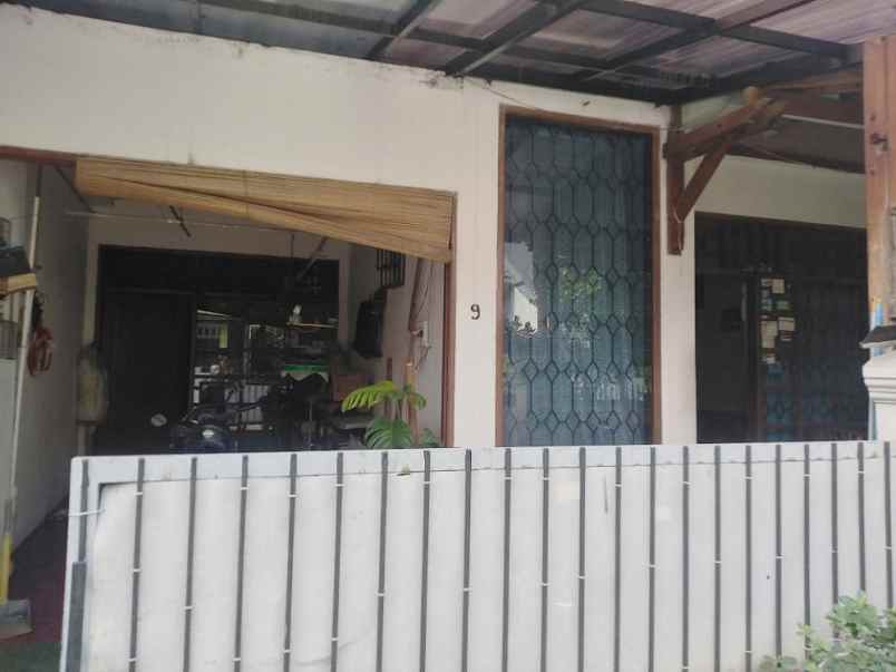 dijual rumah jl mayang kel pondok