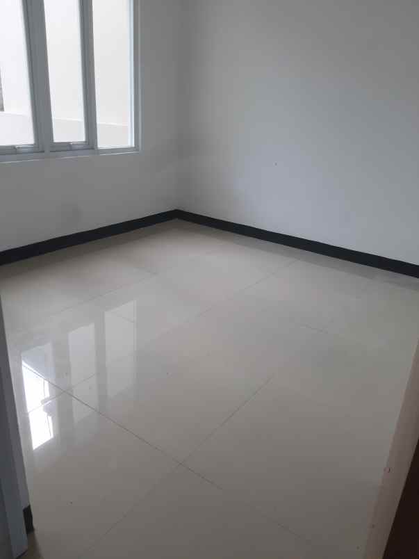 dijual rumah jl melati raya