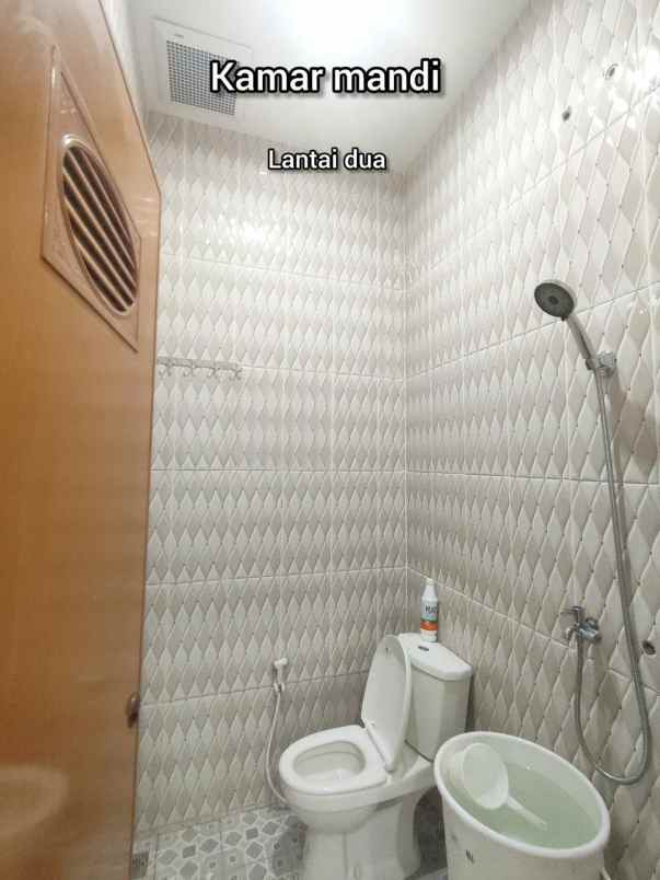 dijual rumah jl pondok kelapa selatan