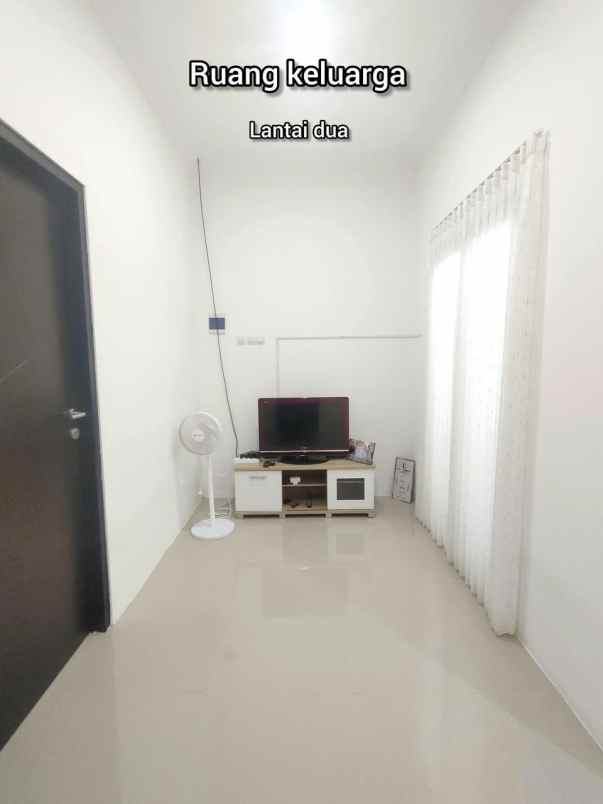 dijual rumah jl pondok kelapa selatan