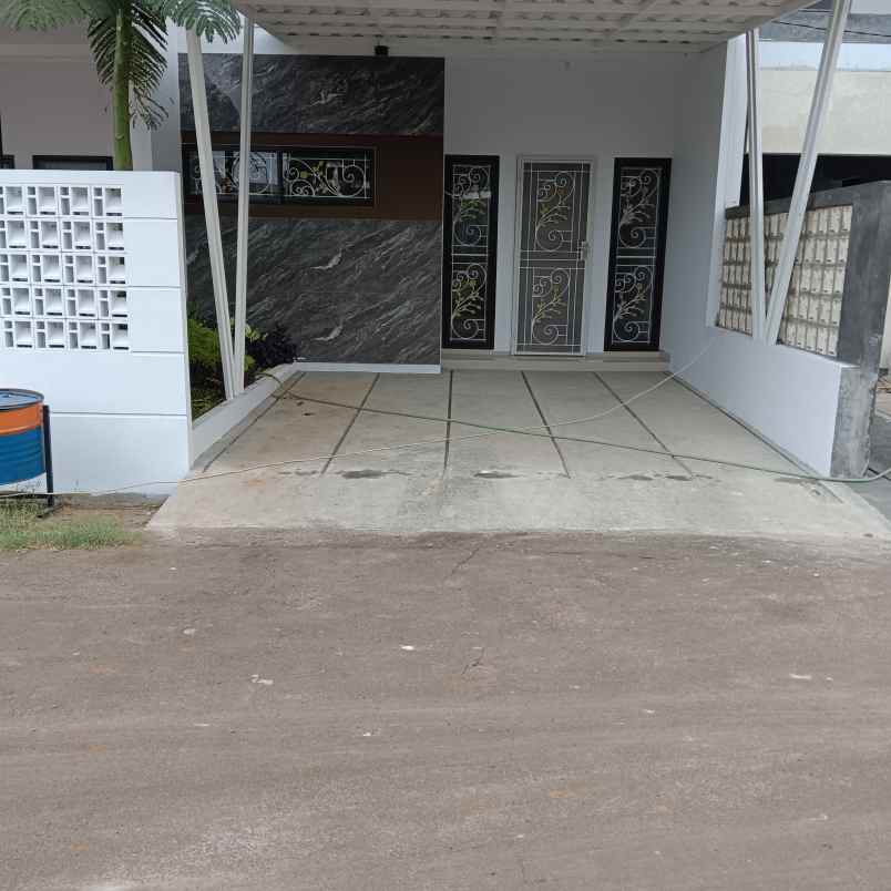 dijual rumah jl raya bukit indah